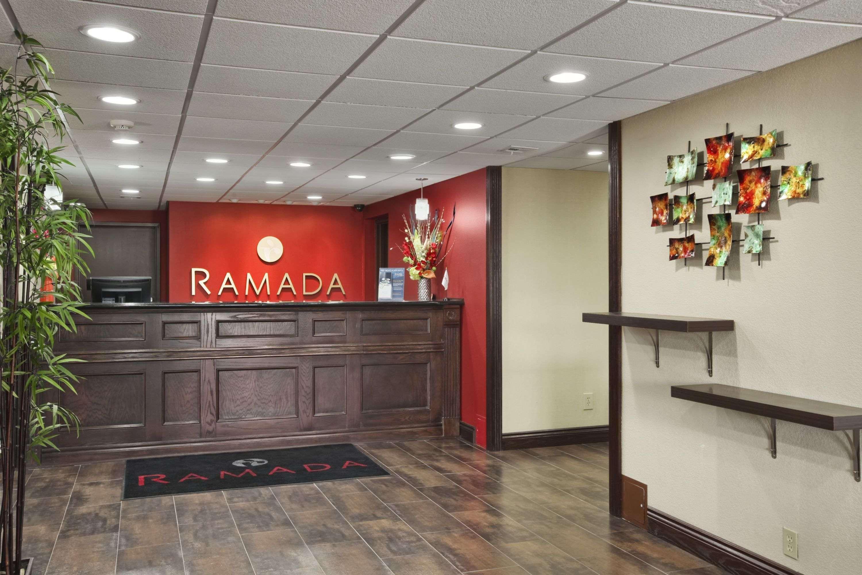 Ramada By Wyndham Tulsa Hotel Interior foto