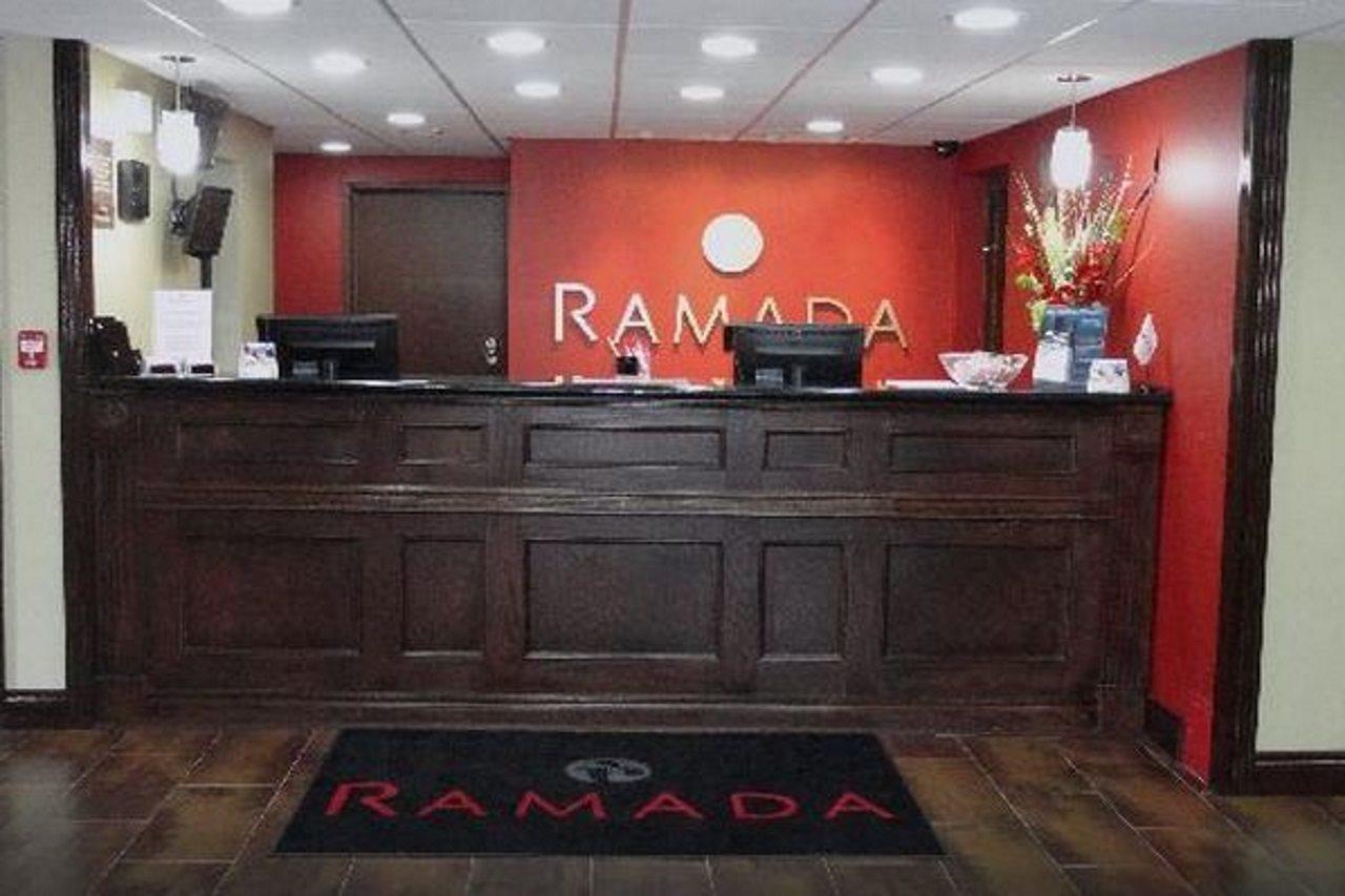 Ramada By Wyndham Tulsa Hotel Exterior foto